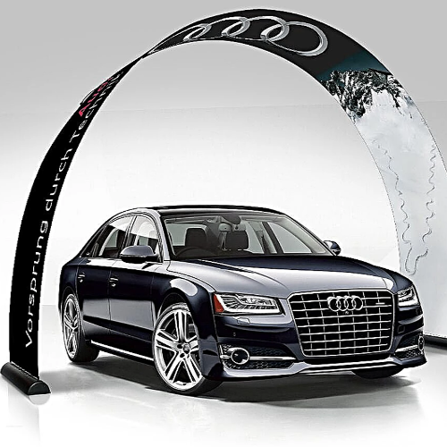 Torbogen mit Audi Logo