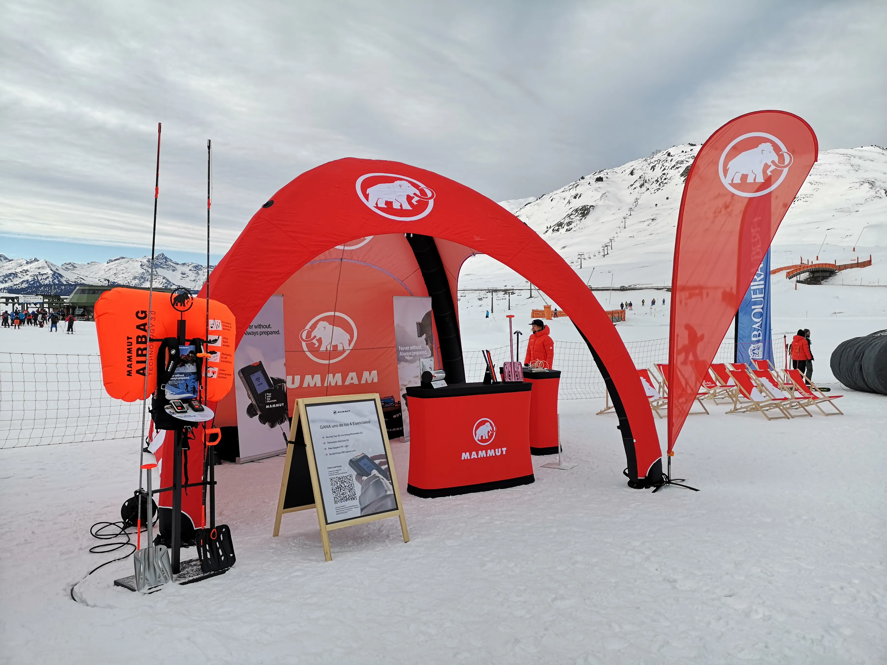 aufblasbares-eventzelt_aufblasbare-theke_aufblasbarer-hocker_liegestuhl-bedrucken_beachflag-bedrucken_001