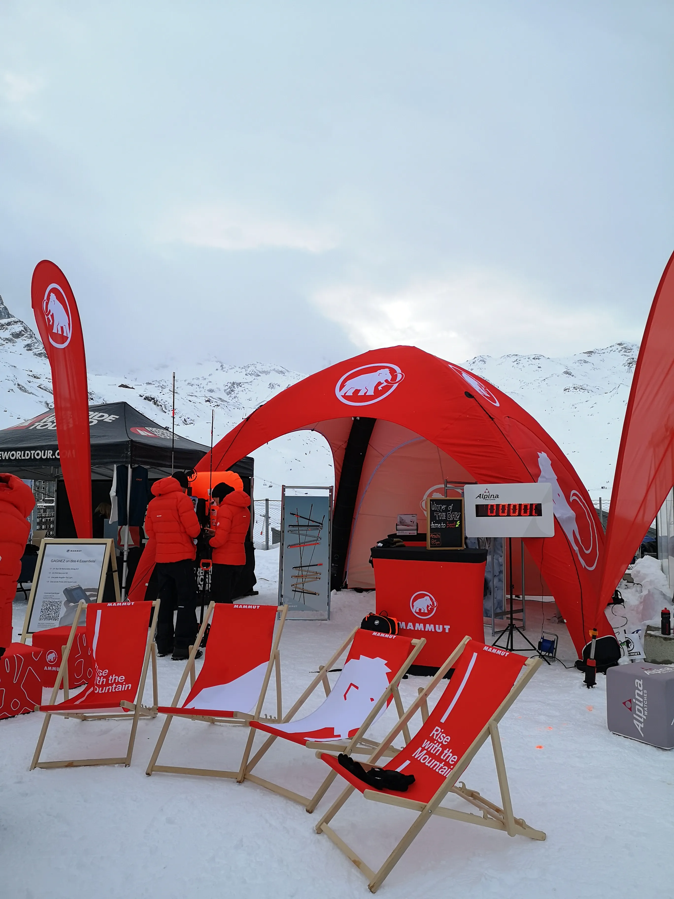 aufblasbares-eventzelt_liegestuhl-bedrucken_001