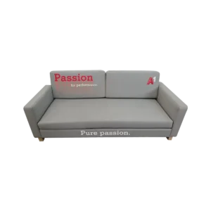 voll gepolstert mit Holzfüßen