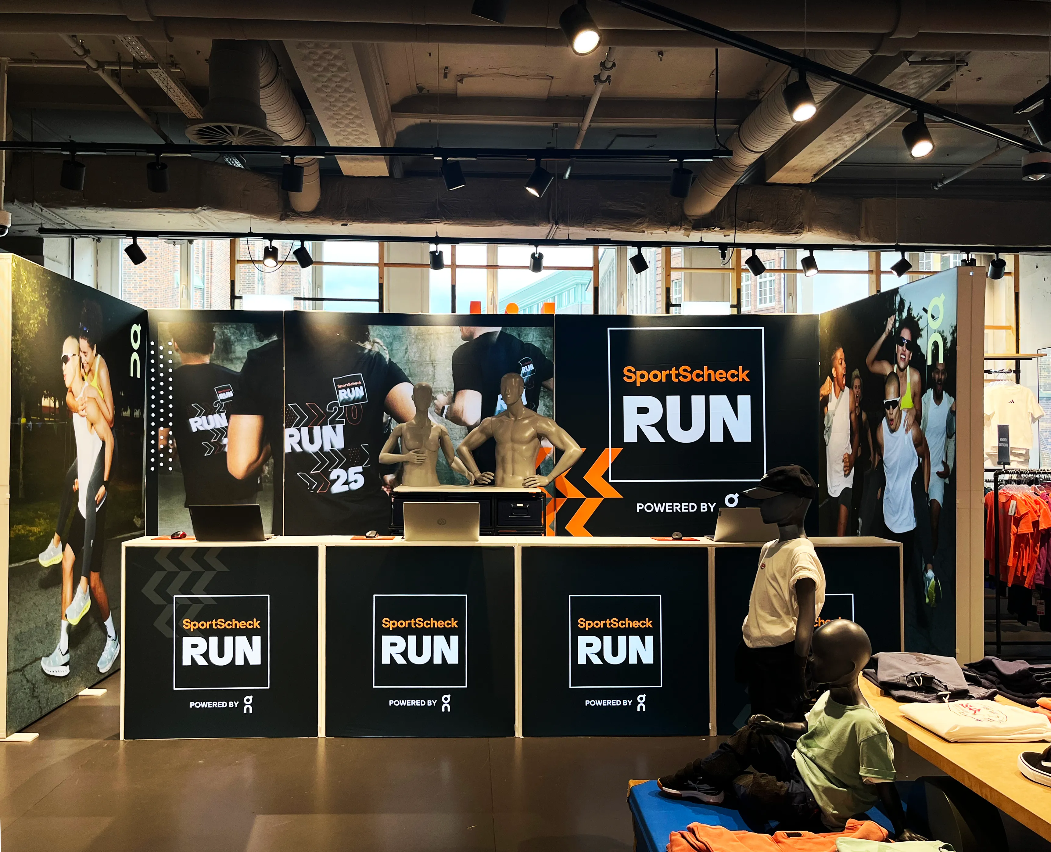 led-messestand-On-Running-Sport-Scheck